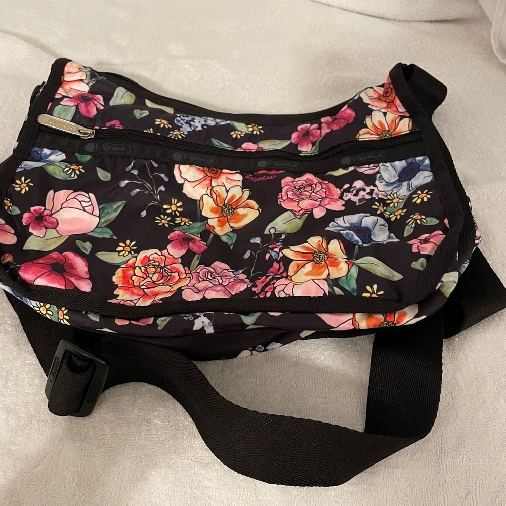 LeSportsac cloth purse with extra cosmetic bag included